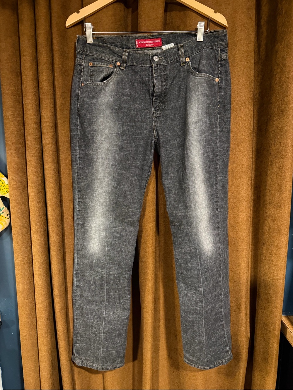 Levi's Women's Gray Faded Straight-Leg Jeans
